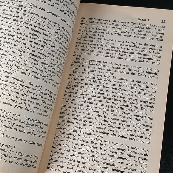 First Softcover Printing of "The Godfather" by Mario Puzo, Fawcett Crest - Picture 7 of 8